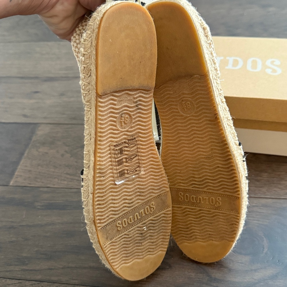 Soludos Women's Striped Black and Tan Flat Espadrille Sandals - Sz 8.5 - Picture 7 of 8